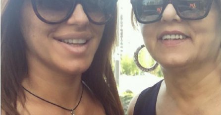 POMAŽE JOJ U TRUDNOĆI, SEKA ALEKSIĆ POKAZALA MAJKU IBRIMU, EVO KAKO ONA IZGLEDA: Od nje je naslijedila ljepotu! (FOTO)