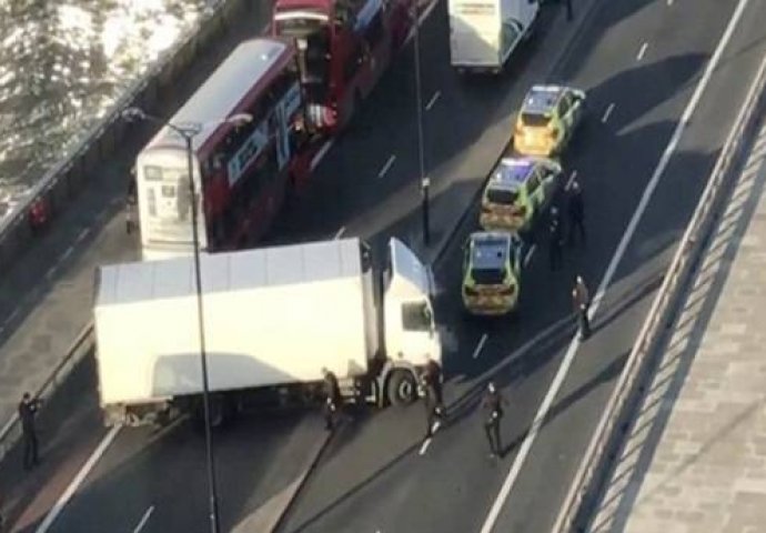Londonska policija smatra da je napad na Londonskom mostu povezan s terorizmom
