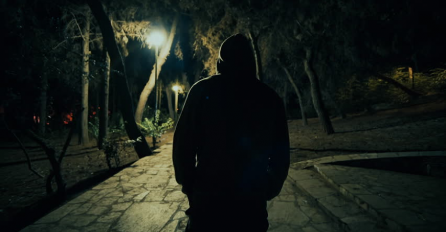 "Sinoć sam sa suprugom šetao kroz obližnji park kada su nas presrela 4 mlađa muškarca"