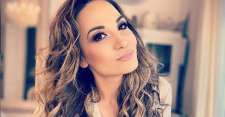 JUČER USLIKANA U BIKINIJU I BEZ ŠMINKE, JELENA TOMAŠEVIĆ NEPREPOZNATLJIVA: Pogedajte njeno lice, IZNENADIT ĆETE SE (FOTO)