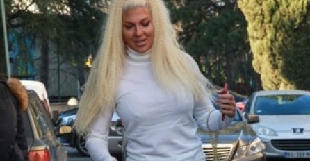 "KLOŠARKO JEDNA", KARLEUŠA NAPRAVILA HAOS ISPRED SUDA: Unijela joj se u lice i OVO REKLA, ŠOK! (FOTO)