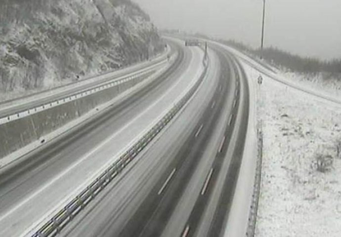 Zbog snijega na snazi nova ograničenja na autoputu kod Sarajeva