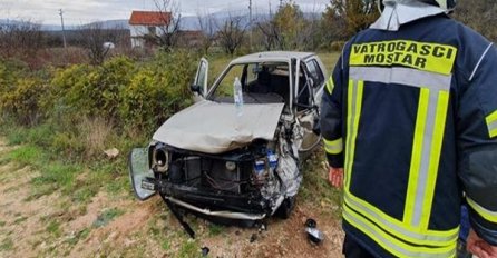 Teška nesreća kod Mostara: Vatrogasci izvlačili vozača iz smrskanog Golfa