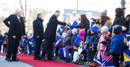 Članovi Predsjedništva BiH u Ljubljani dočekani uz najviše vojne počasti