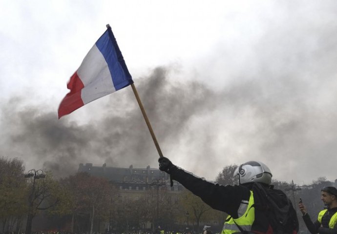 Masovni protesti i sukobi zbog penzijske reforme u Francuskoj