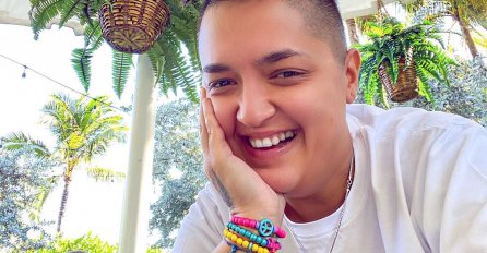 MARIJA ŠERIFOVIĆ ZALJUBLJENA, S PONOSOM USLIKALA I OBJAVILA NOVU LJUBAV: Sjedi joj u krilu, NIKAD SRETNIJA NIJE BILA!