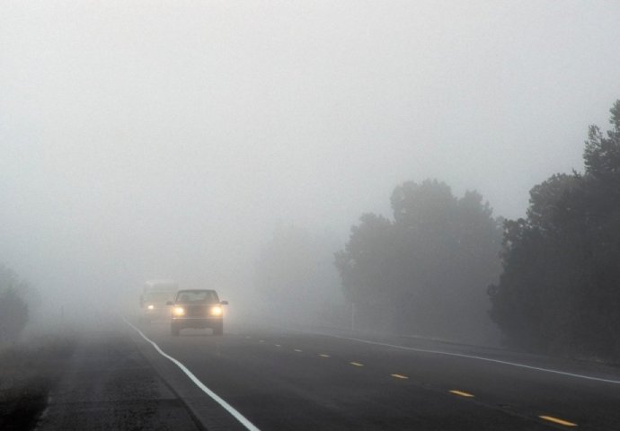 STANJE NA PUTEVIMA: Jutarnja magla otežava saobraćaj