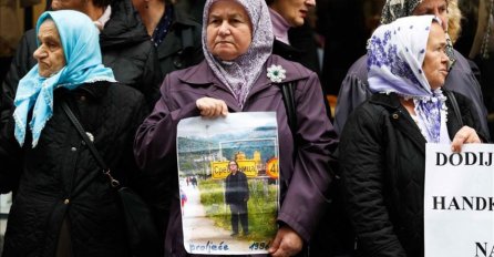 KUHA U STOCKHOLMU Udruženja žrtava na protestu u glavnom gradu Švedske: 'I Handke je učesnik u GENOCIDU…'