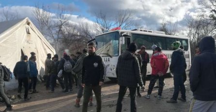 Počelo premještanje migranata i izbjeglica iz Vučjaka