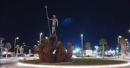 STATUS KOJI JE IZAZVAO BROJNE KOMENTARE Da li su Albanci opomenuti zemljotresom zbog postavljanja ovog kipa u Draču