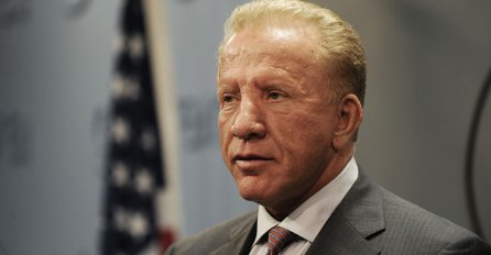 Pacoli proglasio Handkea "personom non grata" na Kosovu