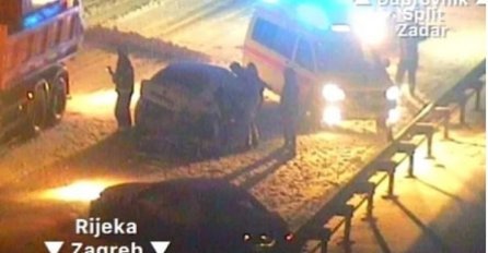 JEZIVA NESREĆA U HRVATSKOJ, KAD SU ČULI KO JE POVRIJEĐEN LJUDI SE UHVATILI ZA GLAVU: Jak snijeg prouzokovao haos na autoputu!