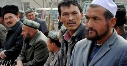 WASHINGTON POST OBJAVIO ZASTRAŠUJUĆE DETALJE: Muslimanska manjina u Kini u RADNIM LOGORIMA izložena je PRISILNOM RADU, a sve je podređeno uništenju