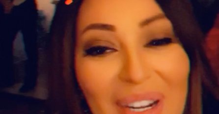 UMORNA, JEDVA GLEDA  - CECU USLIKALI NA AERODROMU NAKON DOČEKA NOVE GODINE: Pojavila se bez trunke šminke! Evo gdje je krenula, A TEK NJENO LICE (FOTO)