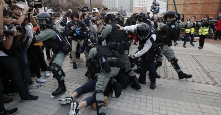 OVO JE VIDIO CIJELI SVIJET: Sukob demonstranata i policije na ulicama zbog PODRŠKE MUSLIMANIMA u Kini, ima uhapšenih…