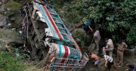 KAKVA TRAGEDIJA Autobus se survao u provaliju, 25 mrtvih