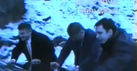 VUČIĆ I ŠEŠELJ GURAJU AUDIJA PO SNIJEGU, SNIMAK KRUŽI INTERNETOM: Evo gdje su krenuli