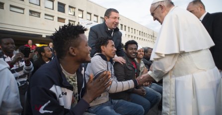 MOSTARSKI BISKUP KONTRA PAPE: 'I Isus je bio emigrant, ali današnje migracije su drukčije, imaju političku pozadinu'!