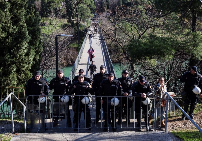 Burno na ulicama i Parlamentu: Blokirano više puteva u Crnoj Gori