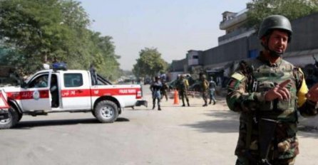 Talibani napali kasarnu i ubili 17 vojnika