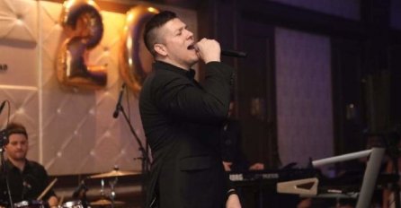 SLOBA RADANOVIĆ IZGUBIO OCA, A SINOĆ JE NASTUPAO SA CECOM: Evo ko se pojavio na njihovom nastupu, NEĆETE VJEROVATI SVOJIM OČIMA!