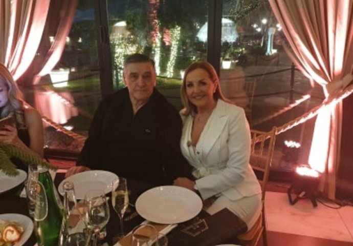 SVI PRIČAJU O OVOME, ANA BEKUTA ZA NOVU GODINU DOBILA POKLON OD MRKE OD KOJEG ZASTAJE DAH: Nije štedio novac, pjevačica pala u trans