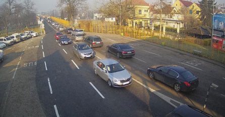 Duge kolone u Gradišci u oba smjera