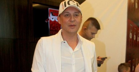 KARAMELA JE U BRAKU 15 GODINA, A NJEGOVU ŽENU NIKAD NIKO NIJE VIDIO: Evo ko je ona, IZNENADIT ĆETE SE