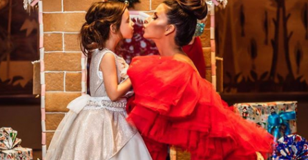 ANA SEVIĆ IZNENADILA KĆERKICU, POKLONILA JOJ JELKU OD 100 KG: Luksuz pršti na sve strane, njena reakcija NASMIJALA SRBIJU!