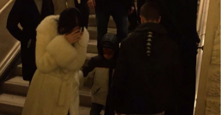 CECA RAŽNATOVIĆ U BIJELOM STIGLA u Hram Svetog Save na liturgiju: Pogledajte ko je bio s njom, KRILA LICE DA JE NIKO NE VIDI (FOTO)