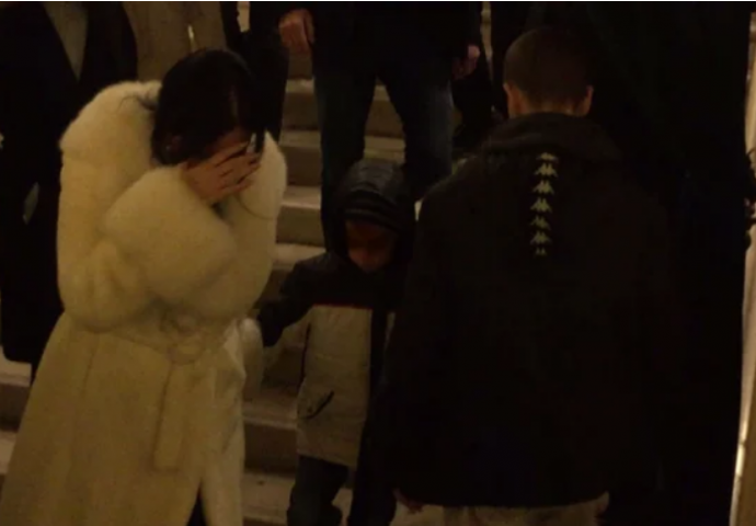 CECA RAŽNATOVIĆ U BIJELOM STIGLA u Hram Svetog Save na liturgiju: Pogledajte ko je bio s njom, KRILA LICE DA JE NIKO NE VIDI (FOTO)