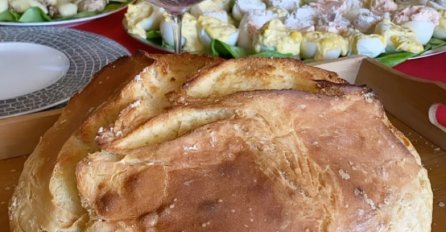 STIGAO BOŽIĆ I U DOM JELENE KARLEUŠE, PUN STO HRANE: A tek kad vidite šta mala NIKA DRŽI U RUKAMA, PRAZNIČNA ATMOSFERA (FOTO)