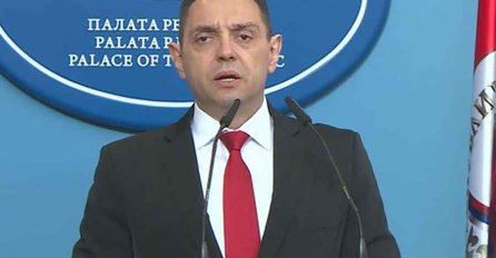 VULIN STIGAO U REPUBLIKU SRPSKU, NAKON ODLIKOVANJA SE OBRATIO SVIMA: Spomenuo i Vučića, DODIK BLIJEDO GLEDAO!