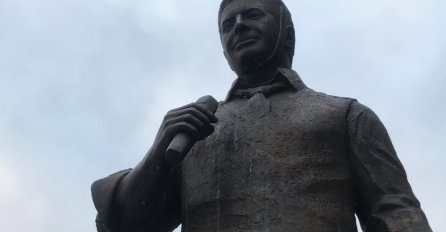 SLIKALI SU SPOMENIK TOŠETA PROESKOG, A ONDA SU PRIMIJETILI NEOBIČAN DETALJ: Vidite li vi OVO, je li moguće??