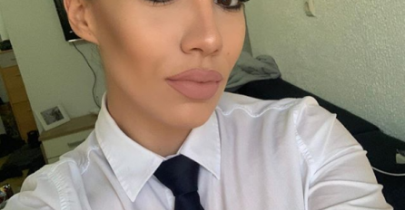 SVI OD JUČER PRIČAJU O PRELIJEPOJ POLICAJKI IZ BANJALUKE, A NIKO NE ZNA DA JE ONA TU BILA I PROŠLE GODINE: Crna kosa zavezana u pletenicu, EVO KAKO JE TADA IZGLEDALA (FOTO)