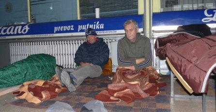 Radnici "Zenicatransa" nastavljaju blokadu Autobuske stanice