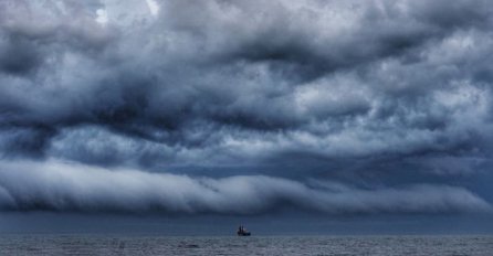 STRAHOVITA OLUJA NOSI SVE PRED SOBOM, BROJ POGINULIH RASTE IZ MINUTE U MINUTU: Stigle prve informacije, najgore tek slijedi!