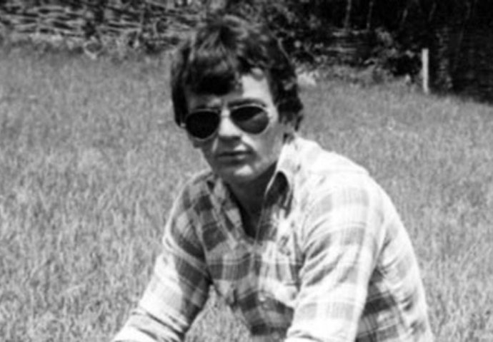 NEMA ŠANSE DA PREPOZNATE SRPSKOG POLITIČARA SA STARE SLIKE, OVAKO JE IZGLEDAO U MLADOSTI: Svi u nevjerici, nekad zgodan, a danas DEBEO!