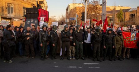 Pucnjava na protestima u Teheranu, policija tvrdi da nije odgovorna: Lažu da nam je Amerika neprijatelj!