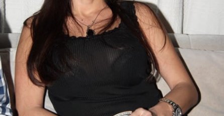 CECA I ANASTASIJA PALE U TRANS, IZ KUĆE RAŽNATOVIĆA ODJEKUJE MUZIKA: Prišao srpski  pjevač i oteo mikrofon, CECA SE UVIJALA OKO NJEGA!