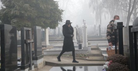 CECA U CRNINI JUTROS ZOROM DOŠLA NA ARKANOV GROB, A JEDAN DETALJ SU SVI ODMAH PRIMIJETILI: Pogledajte koji član porodice Ražnatović nije došao, OBJAVLJENO JE IZAŠTO!
