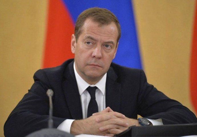 Medvedev podnio ostavku!
