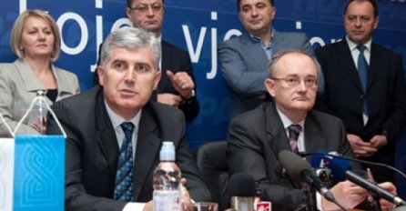 DOK SE BOŠNJACI NE MOGU DOGOVORITI NI OKO SREBRENICE Sve stranke s hrvatskim predznakom idu zajedno na lokalnim izborima!