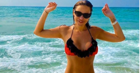 NAKON ŠTO JE SMRŠALA, ANA NIKOLIĆ OTIŠLA NA TAJLAND I SKINULA SE U KUPAĆI: Fanovi u šoku, NOGE KOST I KOŽA, A TEK STOMAK? JEDAN DETALJ JE SVE ZAPREPASTIO