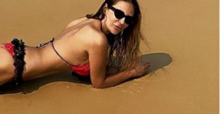 ANA NIKOLIĆ U BIKINIJU ŽARI I PALI PLAŽOM, A EVO KO JE SA NJOM NA TAJLANDU: Osoba iza kamere, NJENA NAJVEĆA LJUBAV!