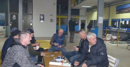 Štrajkačima glađu jutros se priključilo još šest radnika "Zenicatransa"