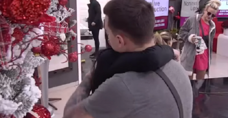 ANA KORAĆ BILA CIJELO VRIJEME U WC-U, ZADRUGARKA URADILA TEST ZA TRUDNOĆU, EVO ŠTA JE POKAZAO: Brzo je istrčala da kaže svom dečku, A TEK DA VIDITE NJEGOVU REAKCIJU