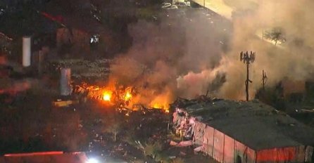 OGROMNA EKSPLOZIJA, CIJELI GRAD NA NOGAMA: Helikopteri nadlijeću, SIRENE SE ČUJU, kulja crni dim, IZDATO UPOZORENJE ZA GRAĐANE (VIDEO) 