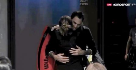 MIRKA ZAGRLILA FEDERERA, A ONDA SE DOGODILO NEŠTO PREČUDNO, POGLEDAJTE NJEGOVU REAKCIJU: Evo kako izgleda teniser kad ga ŽENA LJUBI PRED SVIMA
