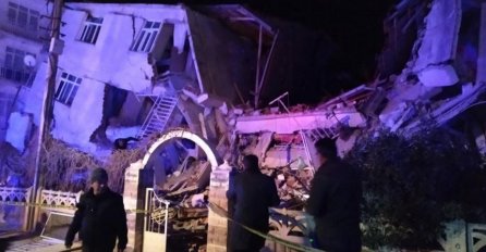 RAZORNI ZEMLJOTRES SNIMILE KAMERE UŽIVO, SNIMAK LEDI KRV U ŽILAMA, IMA POGINULIH: Rušile se zgrade, narod u velikom strahu